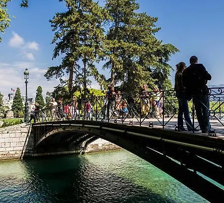 Chez Caroline Άννεσι